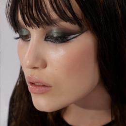 Influence Beauty Influence Beauty Volume shot Lip Volumizer / Блеск для увеличения объема губ / тон 04